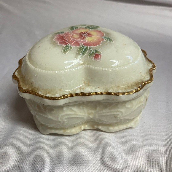 Heritage House Heart Trinket Box - Picture 3 of 12